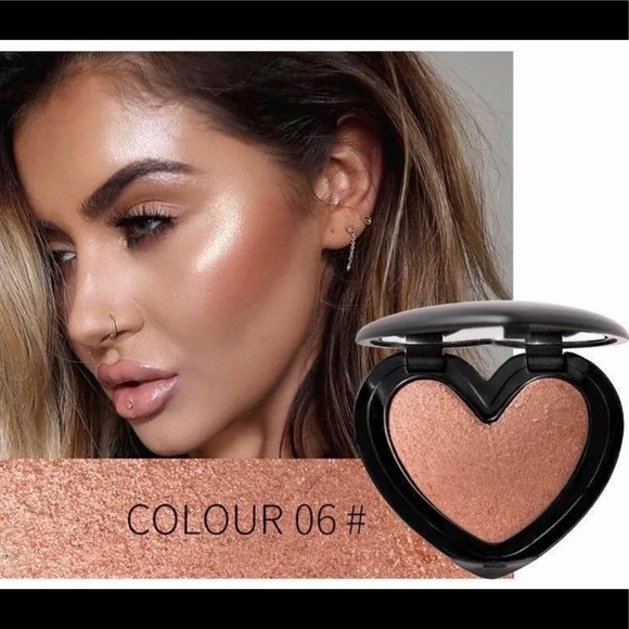 Other - ❤️Powder Shimmer Highlighter Heart Compact❤️